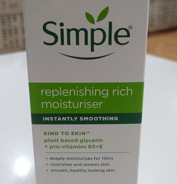 مرطوب‌کننده غنی و بازسازی‌کننده — مخصوص پوست خشک و نیازمند تغذیه