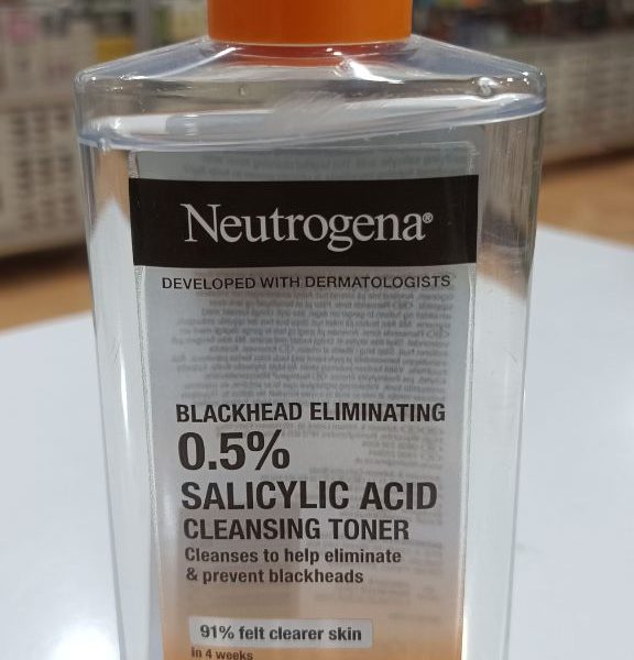 تونر پاکسازی‌کننده — هدف‌گیری دقیق جوش‌های سرسیاه نیتروژنا Neutrogena