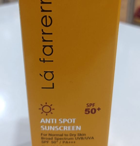 خرید کرم ضد آفتاب و ضد لک بی رنگ لافارر SPF 50 | محصول اصل از لیان‌استور